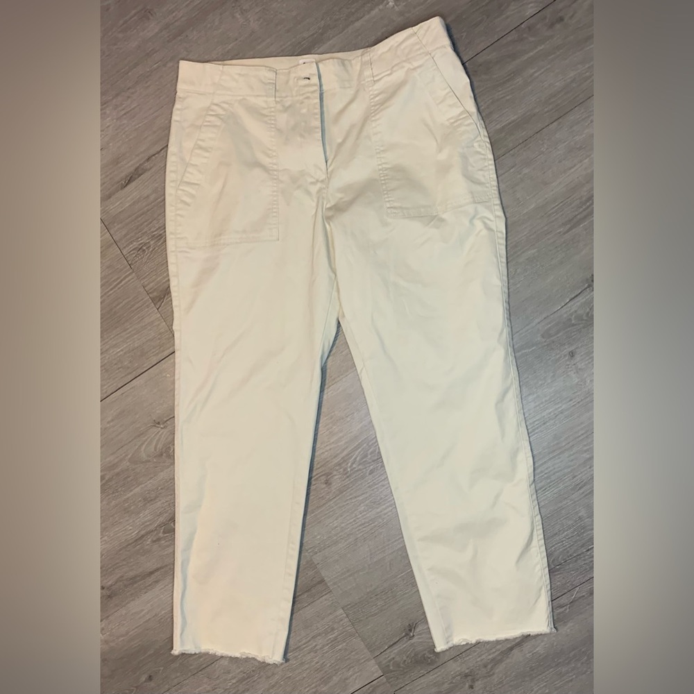 3 for $30 GAP Cream Women’s Girlfriend Khaki Capris Relaxed Fit Cotton Blend